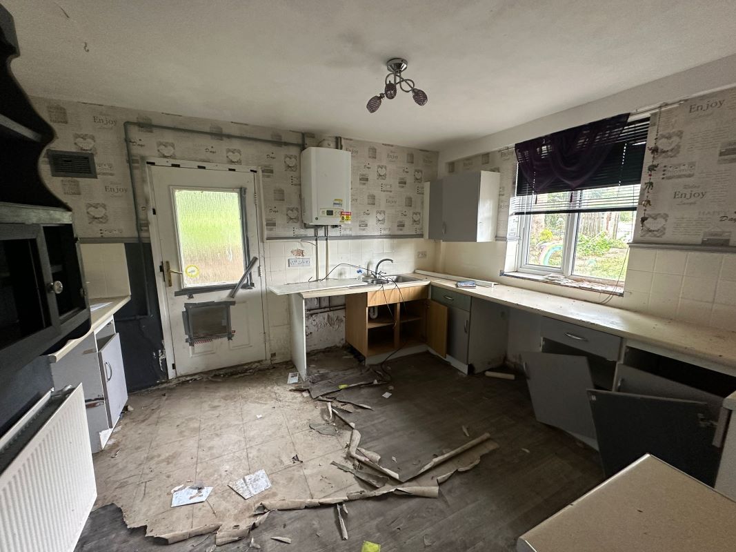 3 bedroom semi detached house in Ilkeston, Derbys.