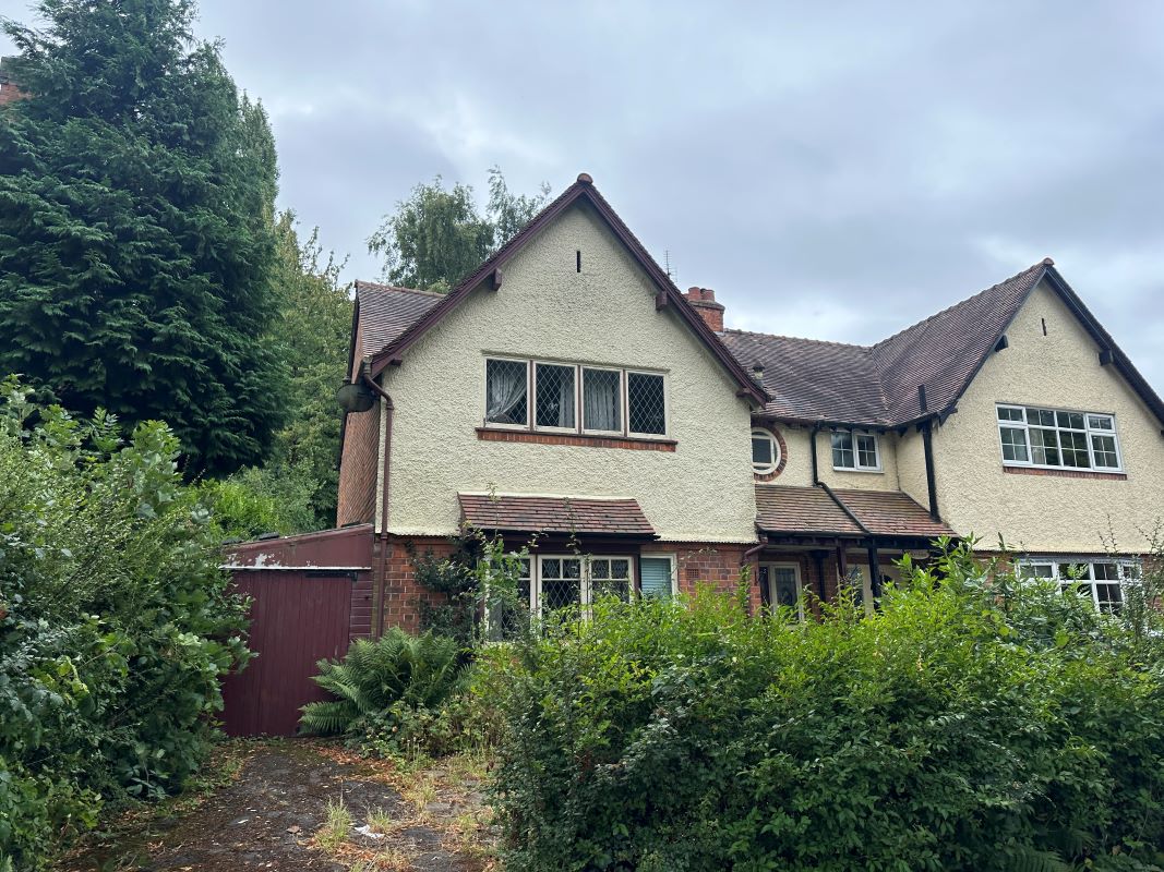3 bedroom semi detached house in Hall Green