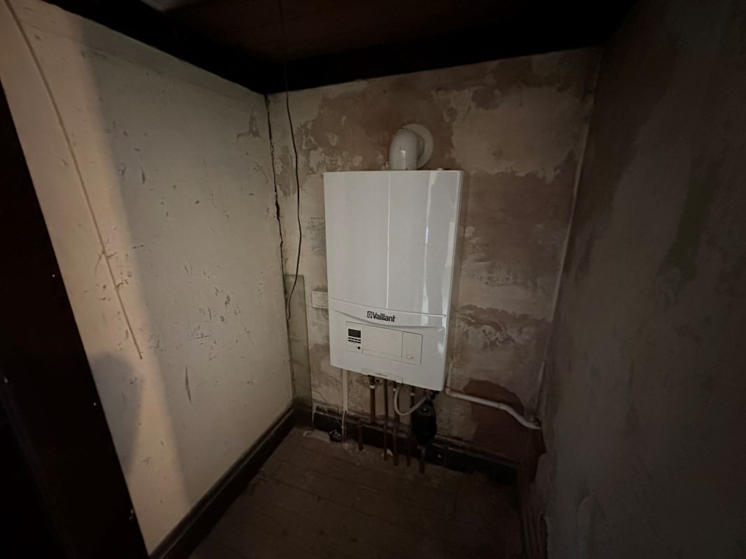 3 bedroom semi detached house in Hall Green