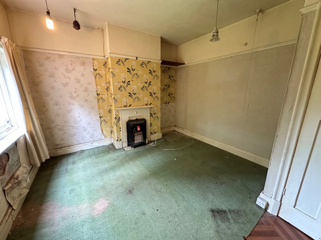 3 bedroom semi detached house in Hall Green