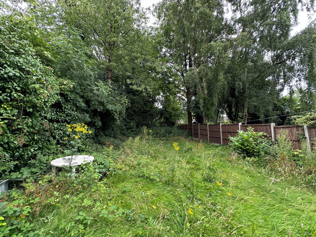3 bedroom semi detached house in Hall Green