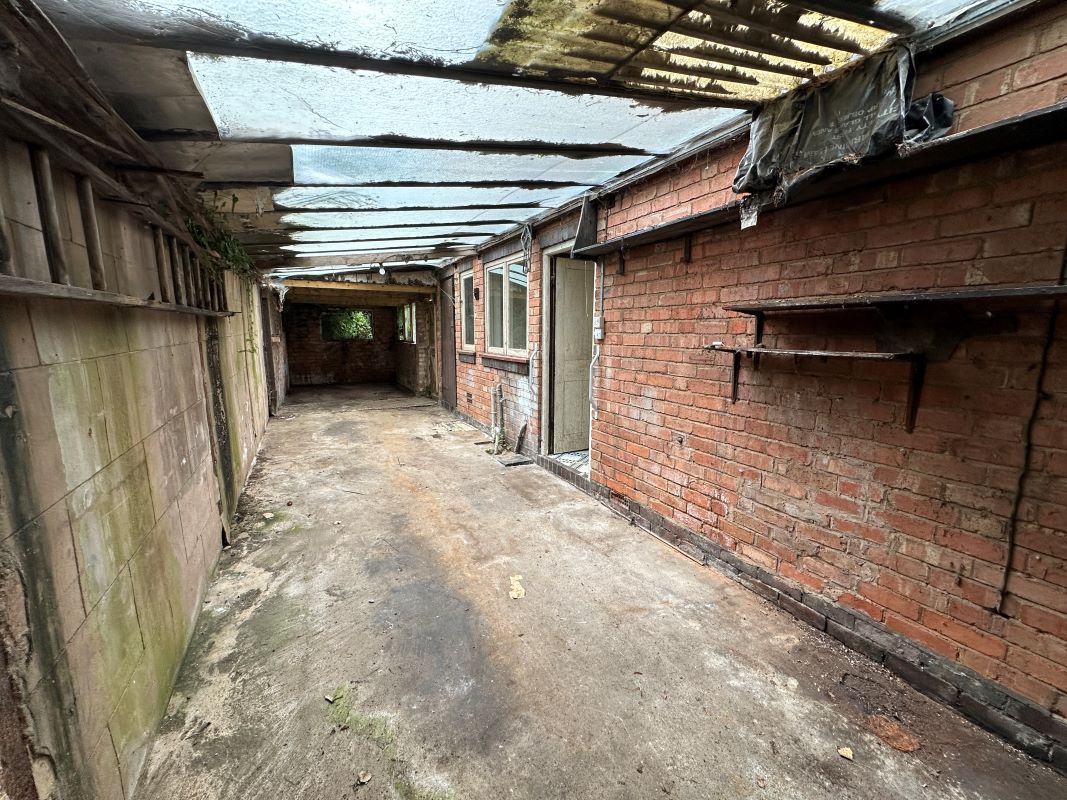 3 bedroom semi detached house in Hall Green