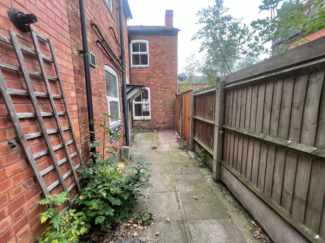 2 bedroom end terraced property in Walsall