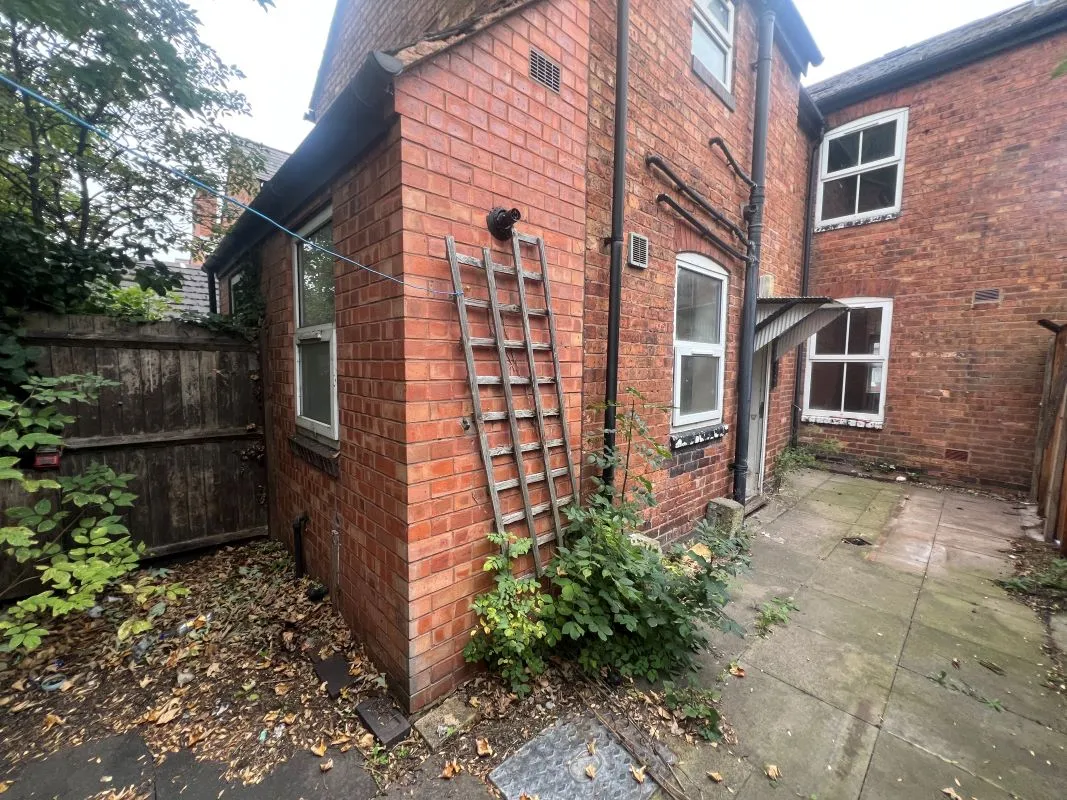 2 bedroom end terraced property in Walsall