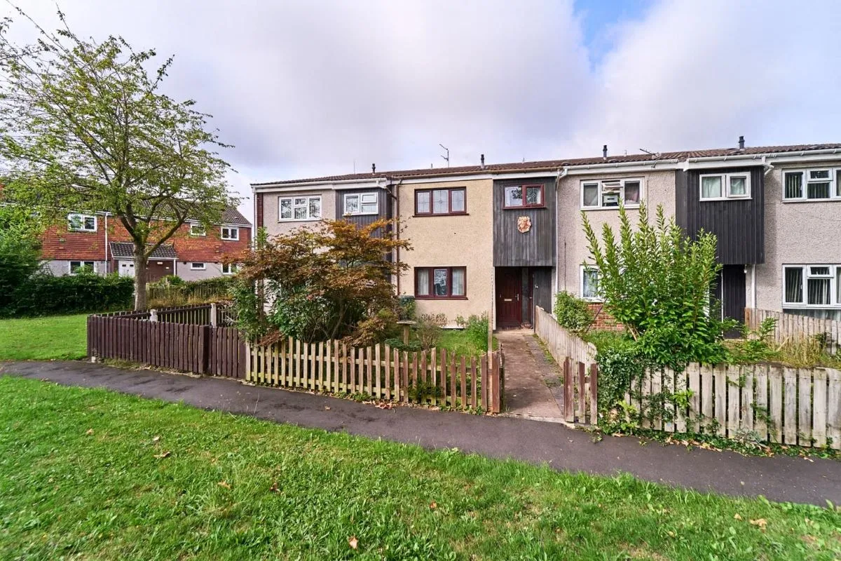 3 bedroom mid terraced house in Wolverhampton