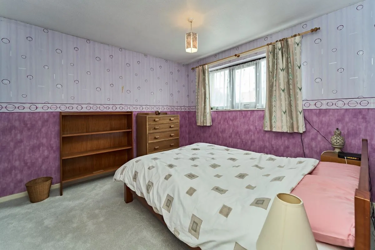 3 bedroom mid terraced house in Wolverhampton