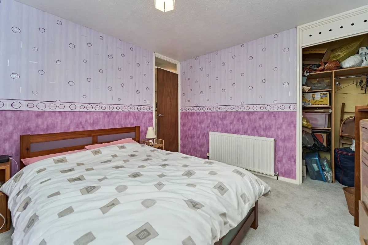3 bedroom mid terraced house in Wolverhampton
