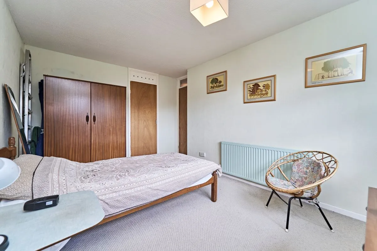 3 bedroom mid terraced house in Wolverhampton