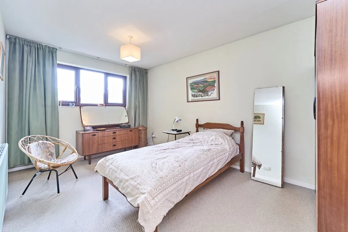 3 bedroom mid terraced house in Wolverhampton