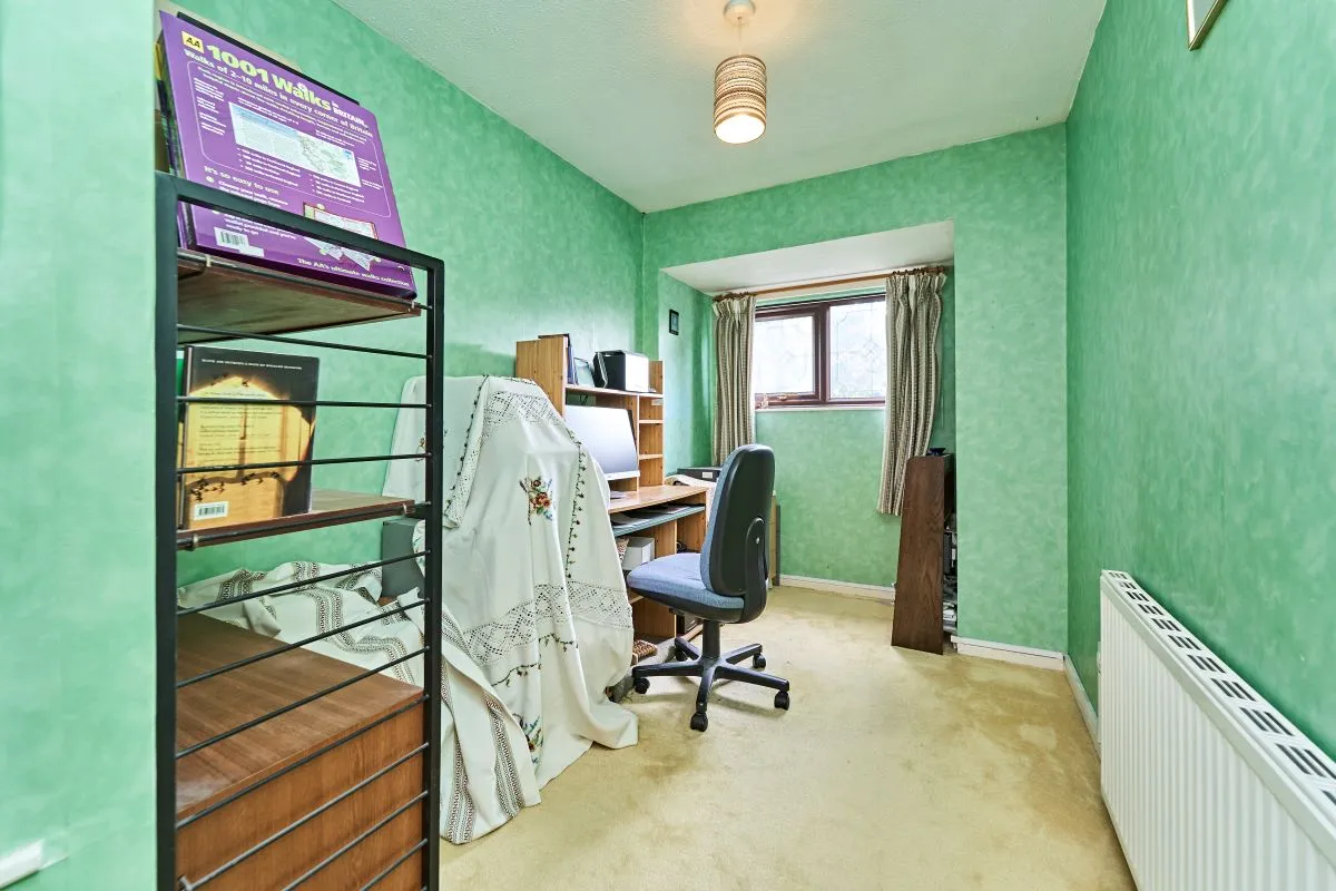 3 bedroom mid terraced house in Wolverhampton