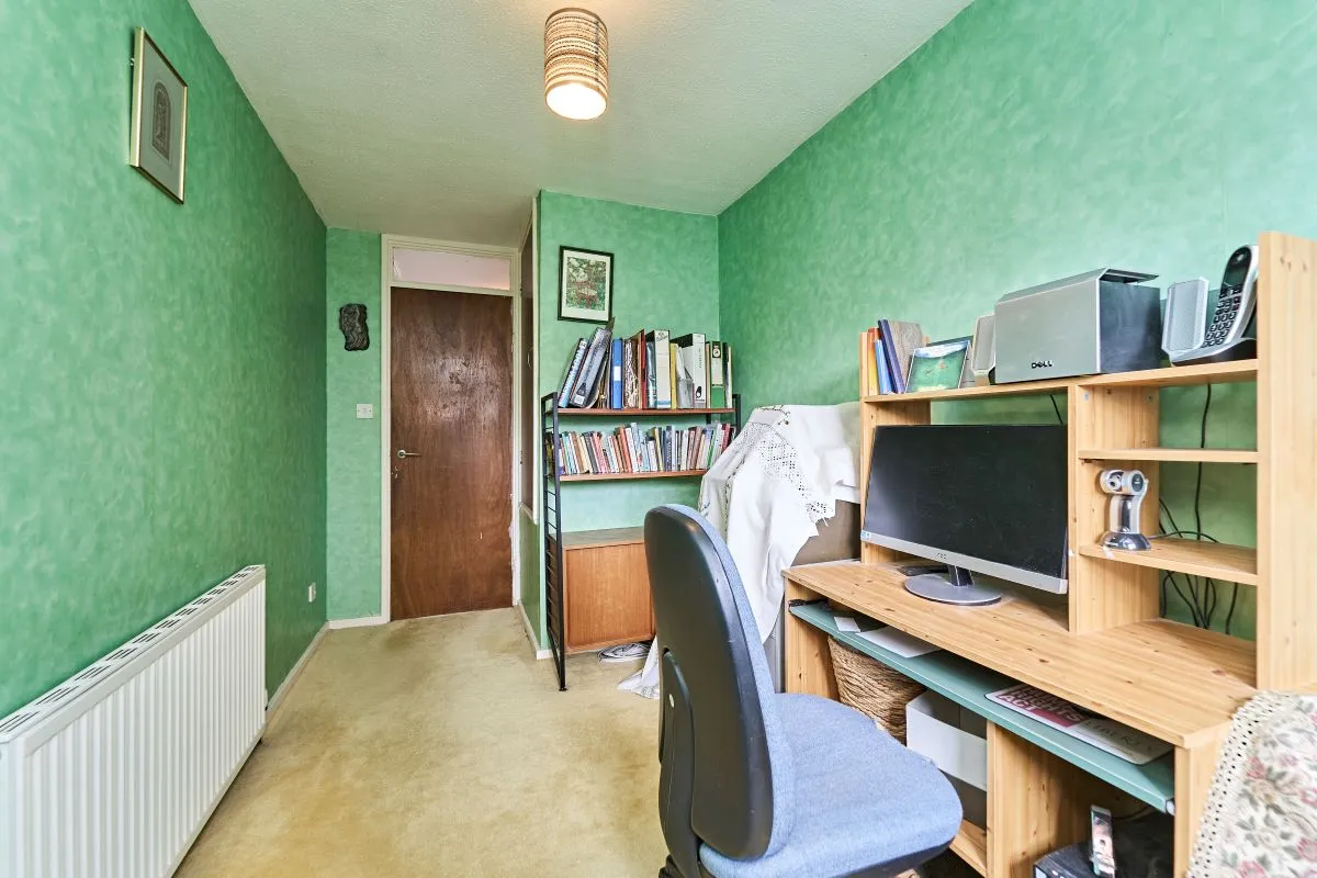 3 bedroom mid terraced house in Wolverhampton
