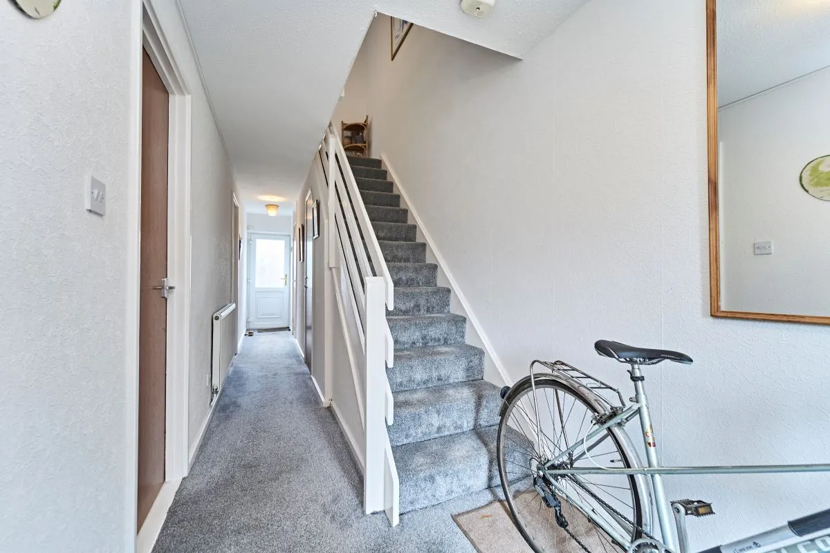 3 bedroom mid terraced house in Wolverhampton