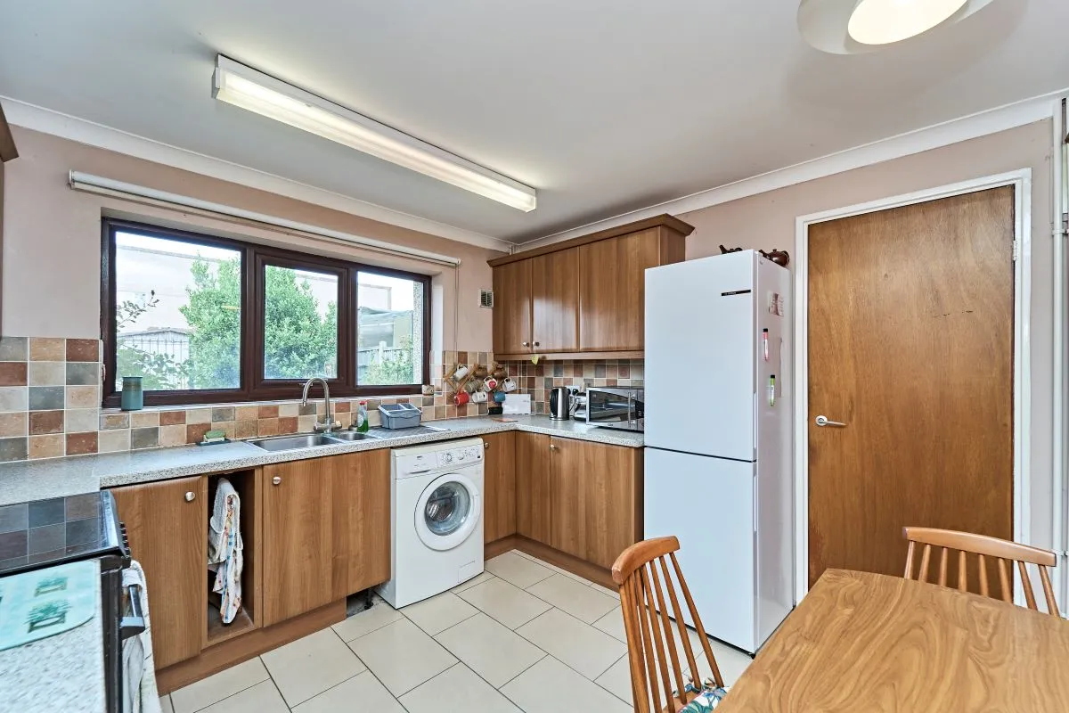 3 bedroom mid terraced house in Wolverhampton