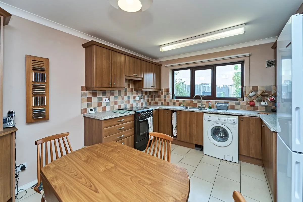 3 bedroom mid terraced house in Wolverhampton