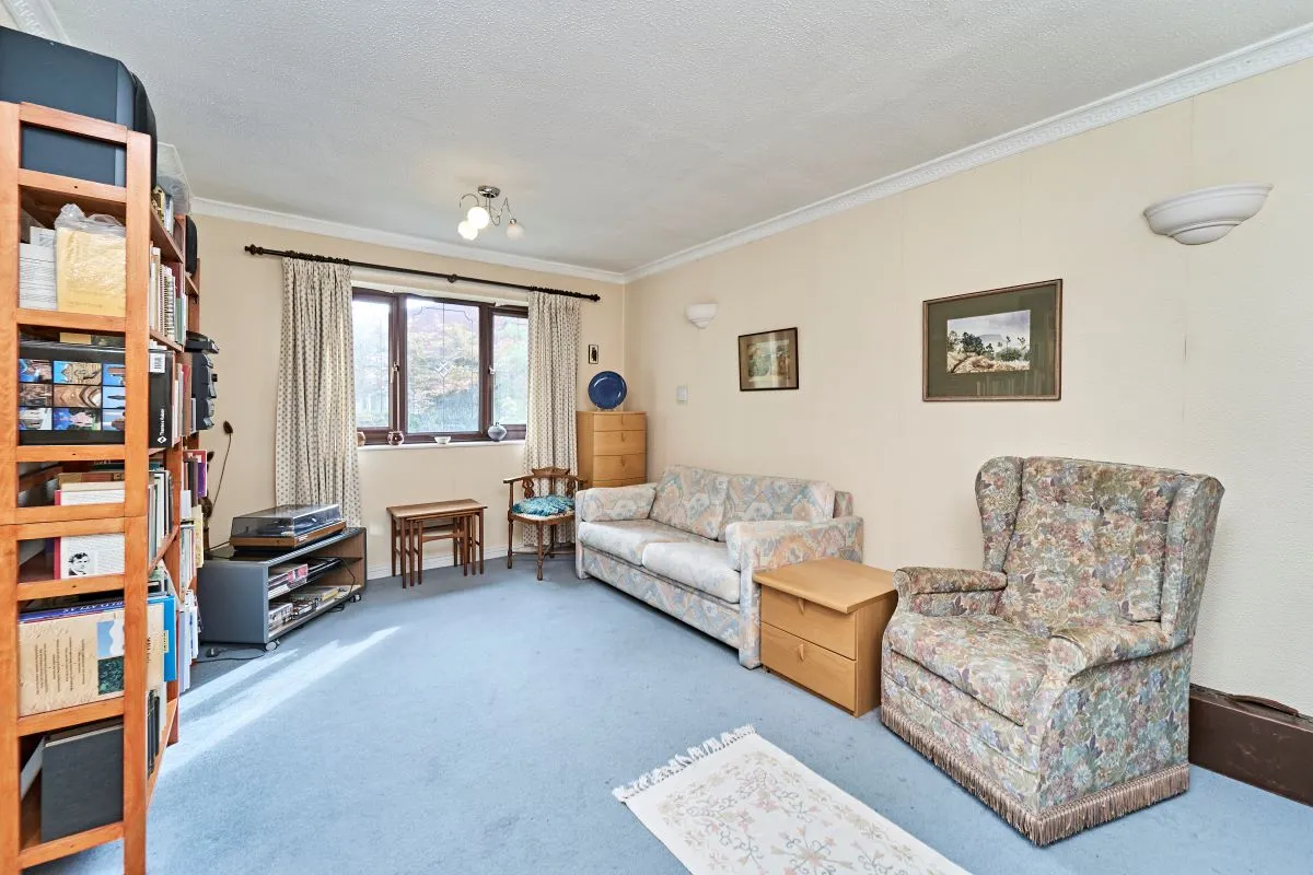 3 bedroom mid terraced house in Wolverhampton