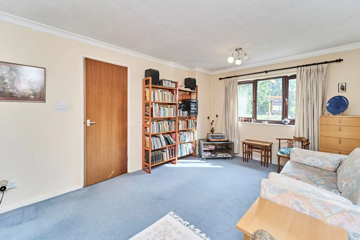 3 bedroom mid terraced house in Wolverhampton