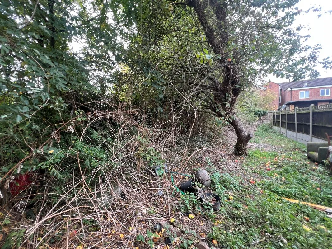 2 bedroom end terraced property in Bedworth