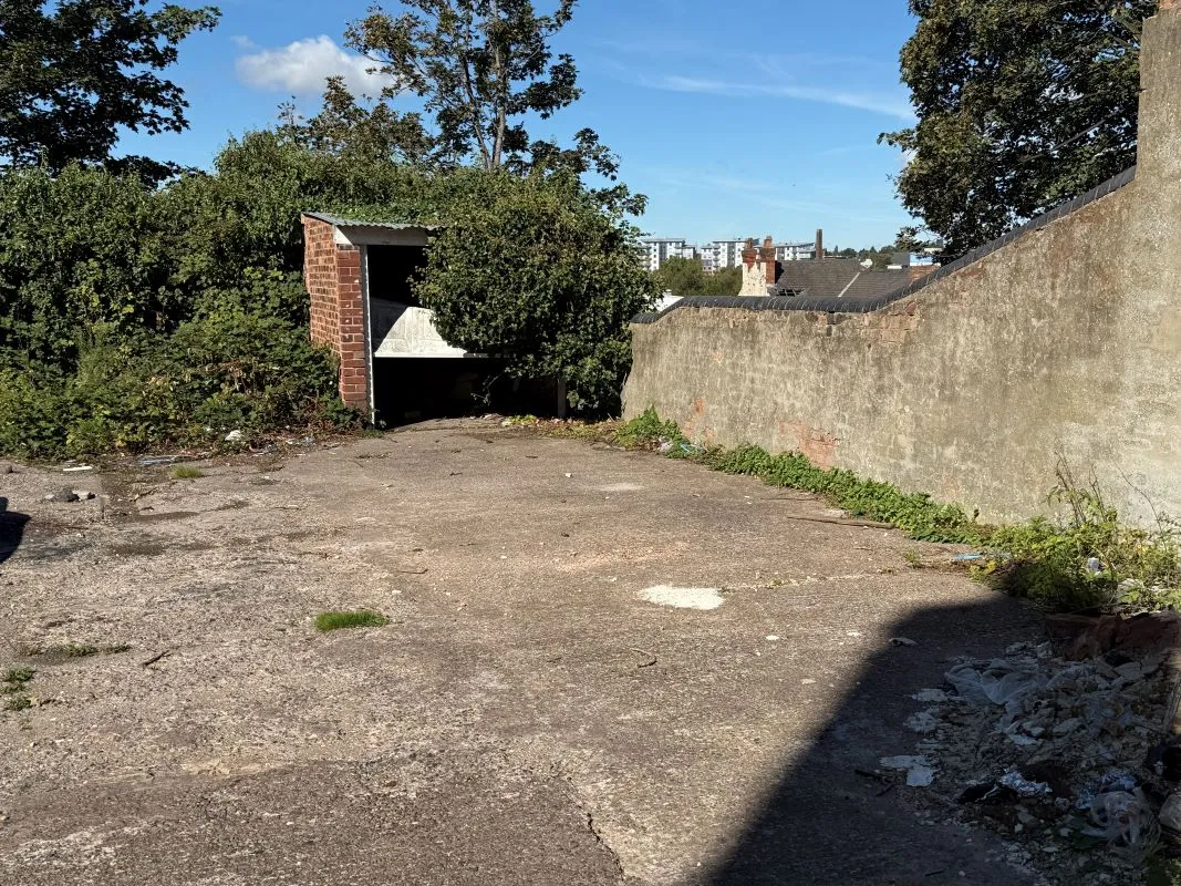Freehold town centre office building in Walsall with prior planning approval for five studio flats