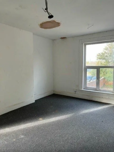 Freehold town centre office building in Walsall with prior planning approval for five studio flats