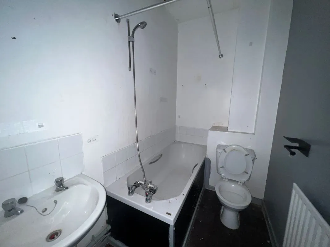 A 2 bedroom end terraced property in Walsall
