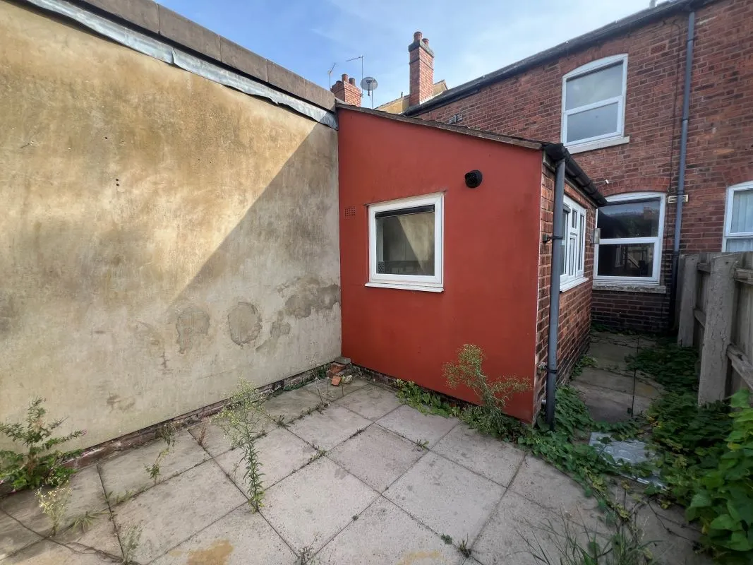 A 2 bedroom end terraced property in Walsall