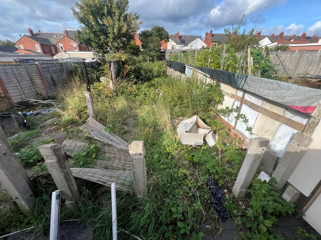 A 2 bedroom end terraced property in Walsall