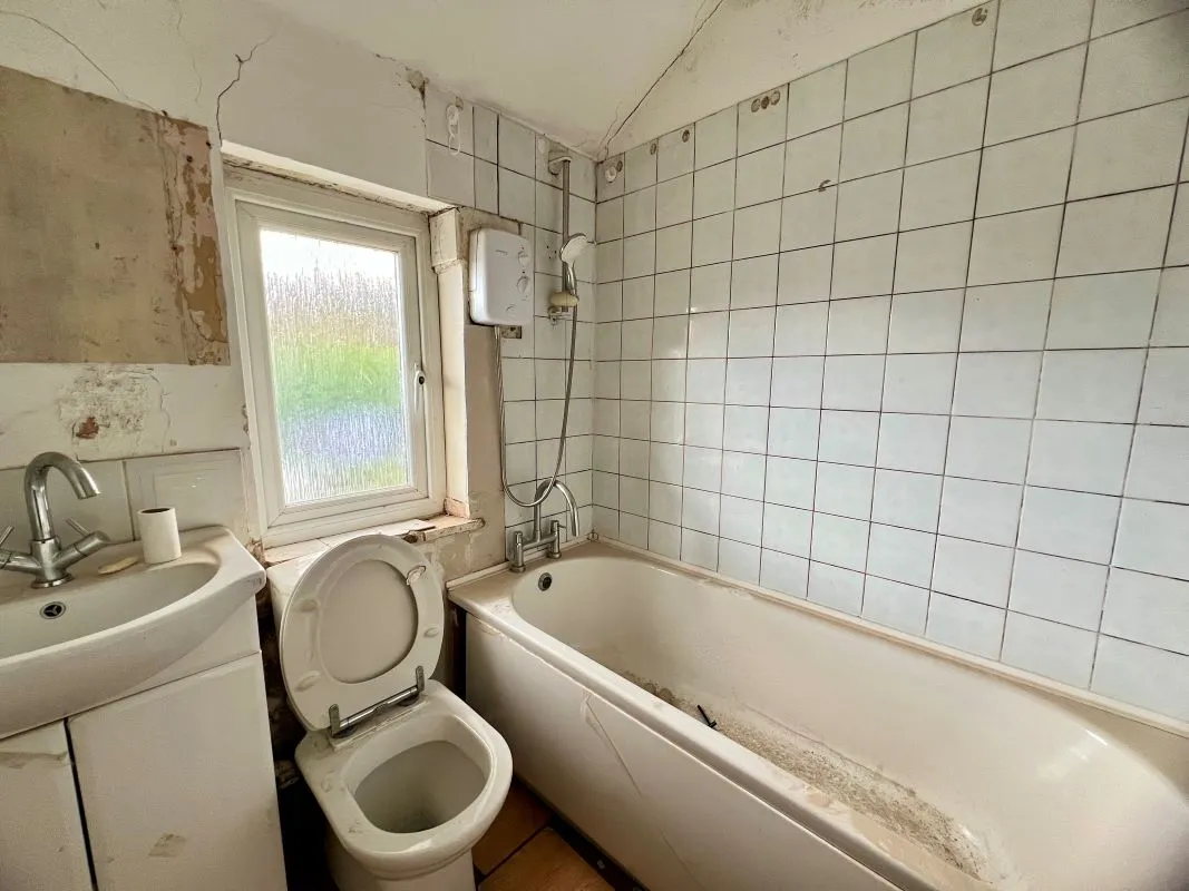 A 3 bedroom end terraced property in Birmingham.