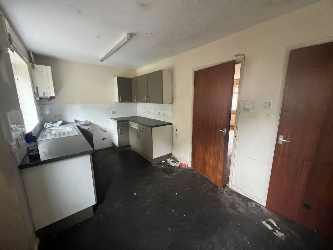 2 bedroom end terraced property in Warwick