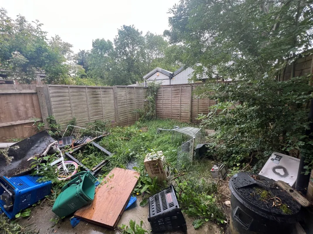 2 bedroom end terraced property in Warwick