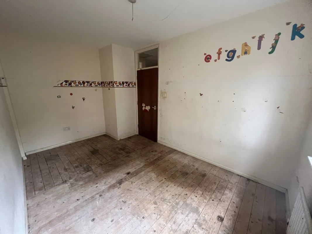 2 bedroom end terraced property in Warwick