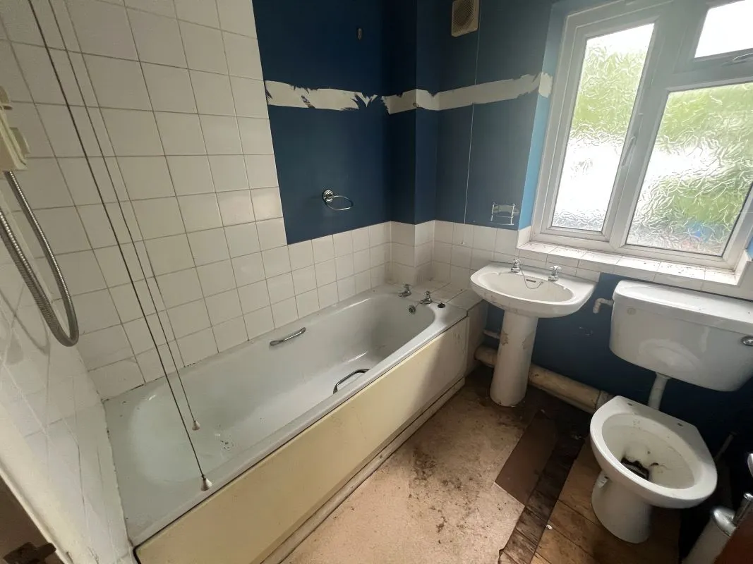 2 bedroom end terraced property in Warwick