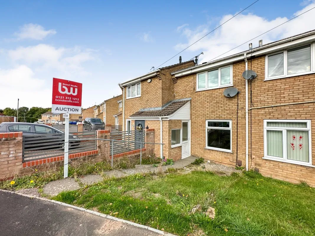 3 bedroom mid terraced house in Nuneaton