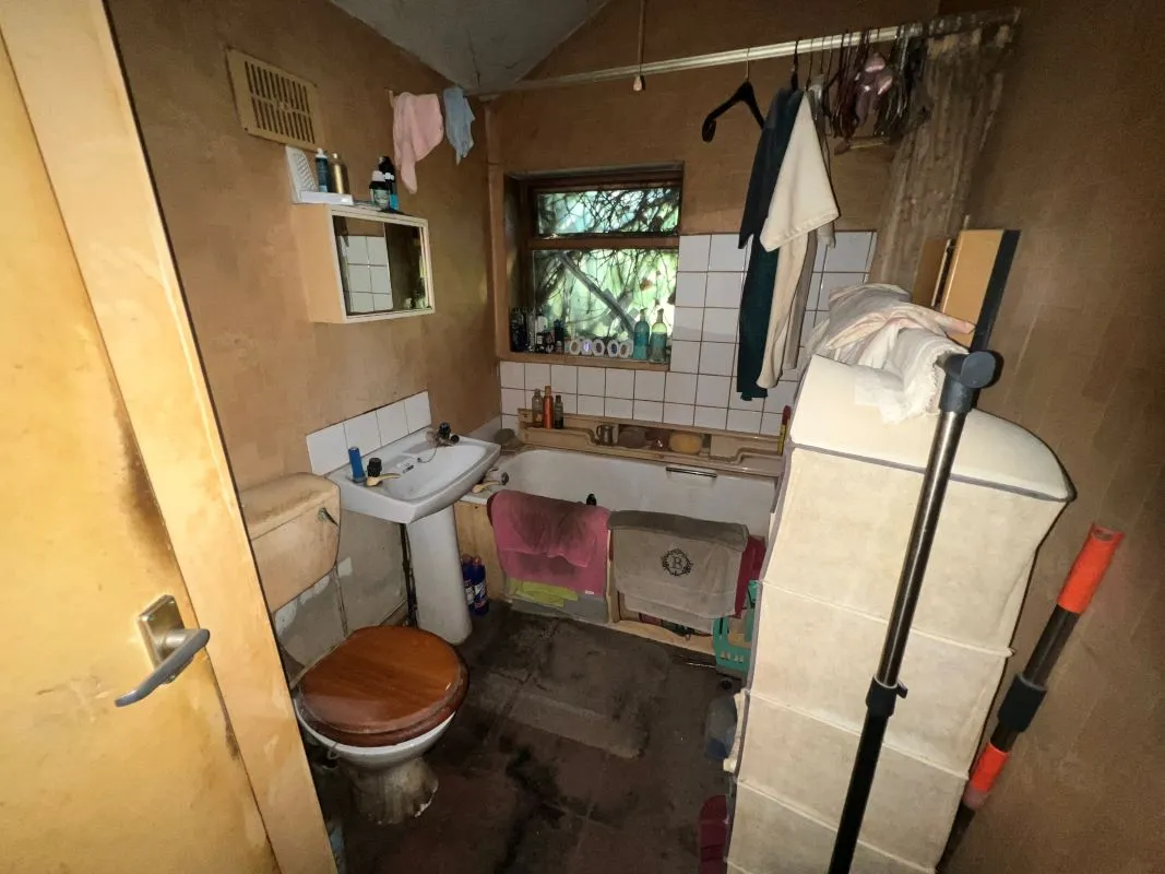 2 bedroom mid terraced property in Aston