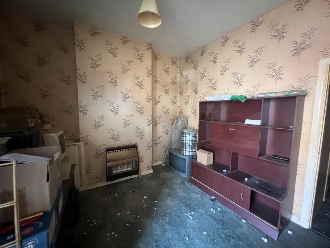 2 bedroom mid terraced property in Aston