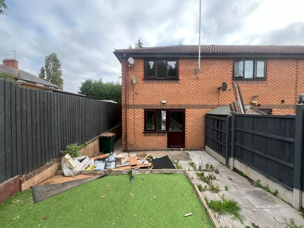 A 2 bedroom end terraced property in Coventry.