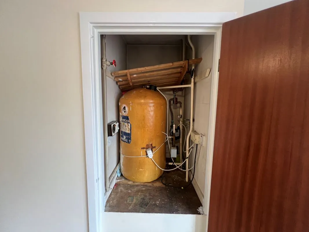 A 2 bedroom mid terraced property in Walsall.