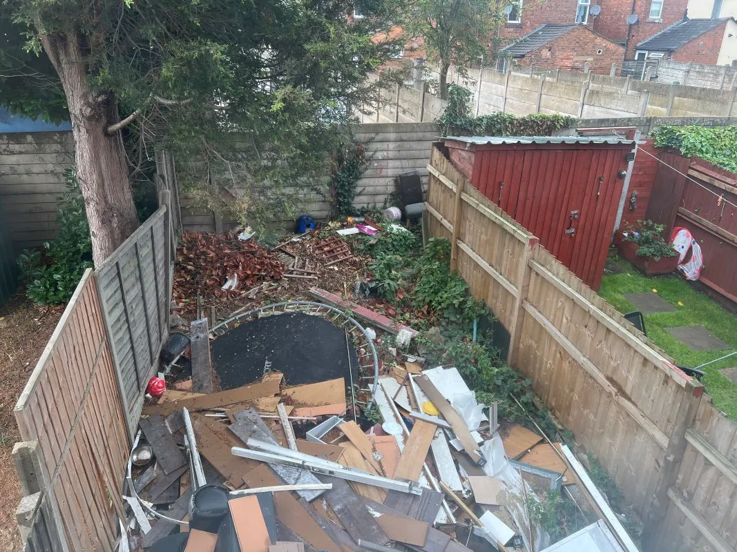 A 2 bedroom mid terraced property in Walsall.