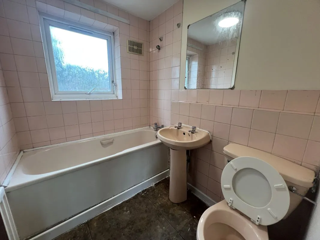 A 2 bedroom mid terraced property in Walsall.