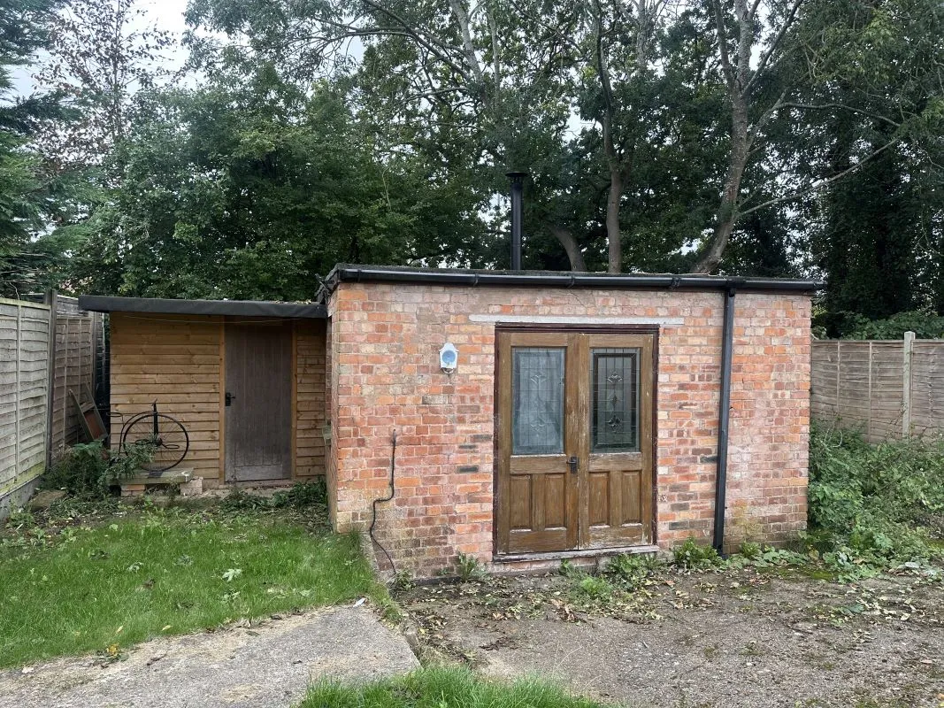 A detached 2 bedroom bungalow in Rugby.