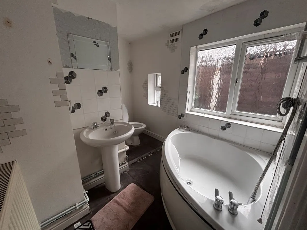 3 bedroom mid terraced property in Stourbridge 