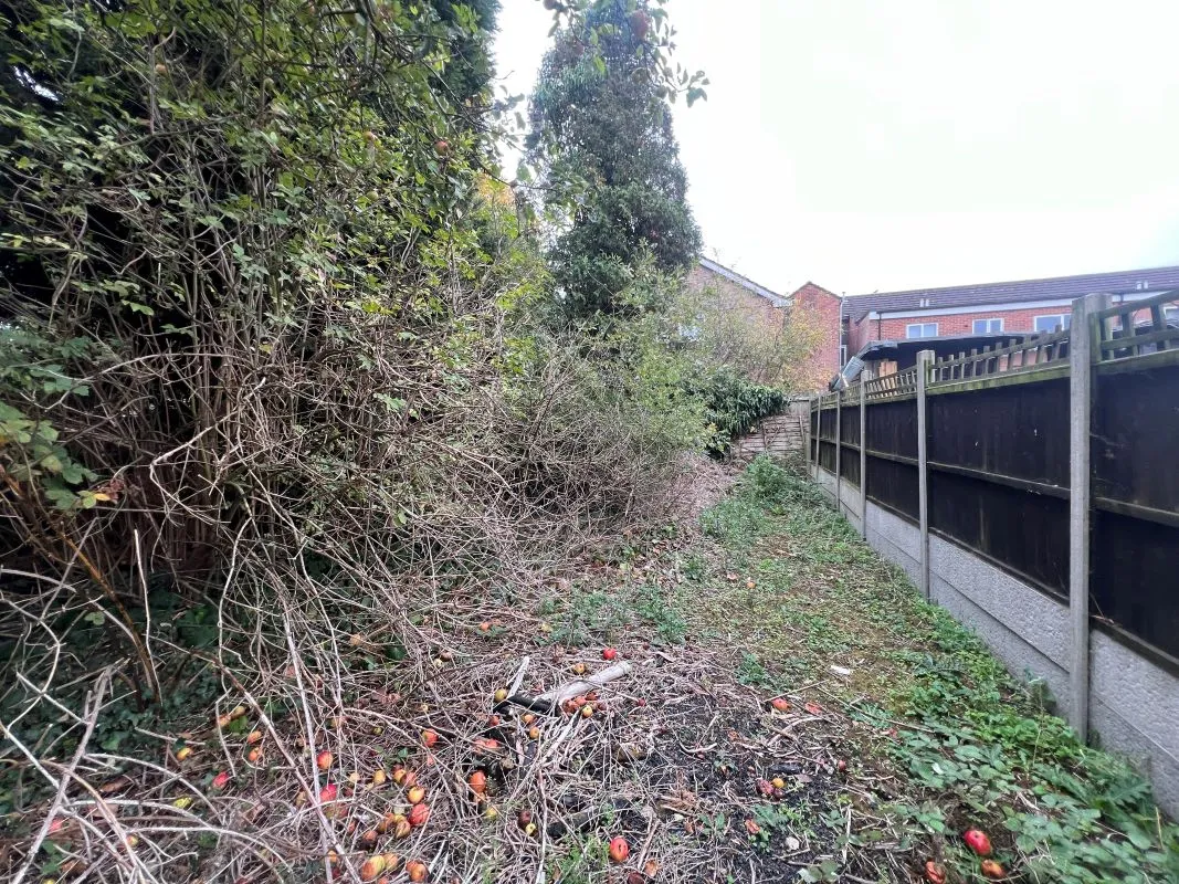 2 bedroom end terraced property in Bedworth