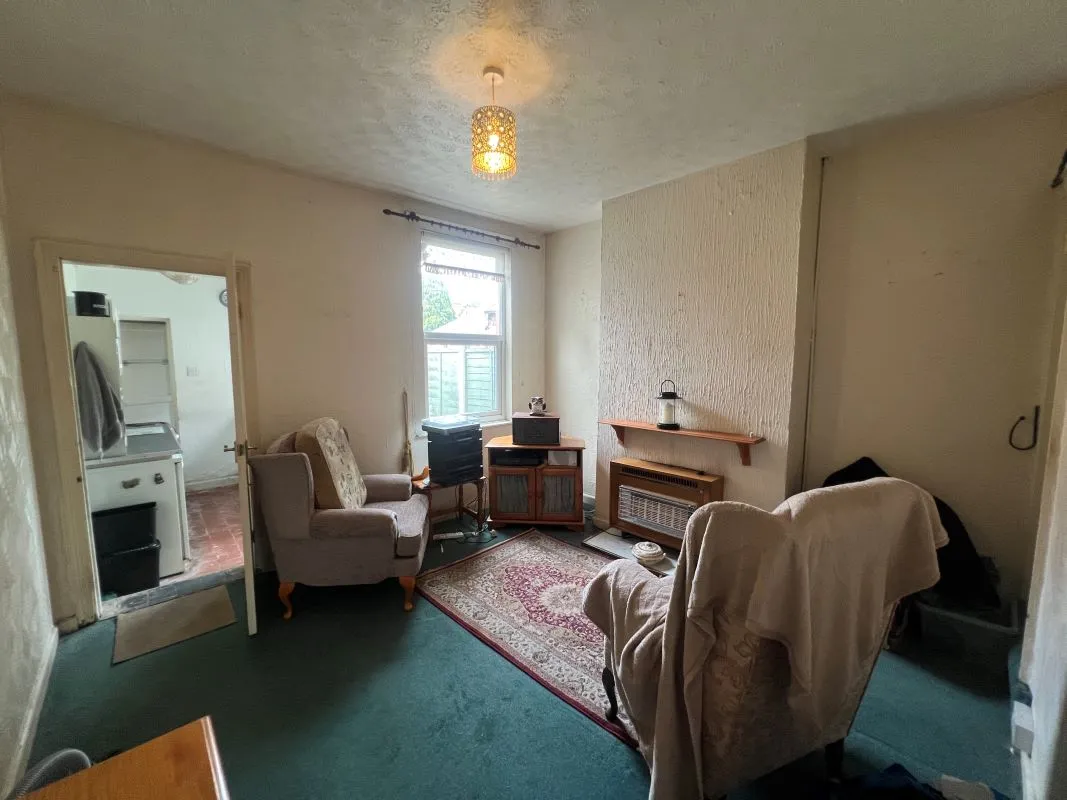 2 bedroom mid terraced property in Bilston