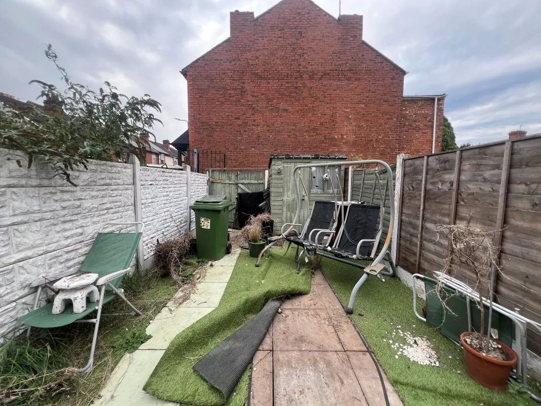2 bedroom mid terraced property in Bilston