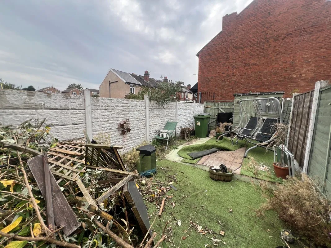 2 bedroom mid terraced property in Bilston