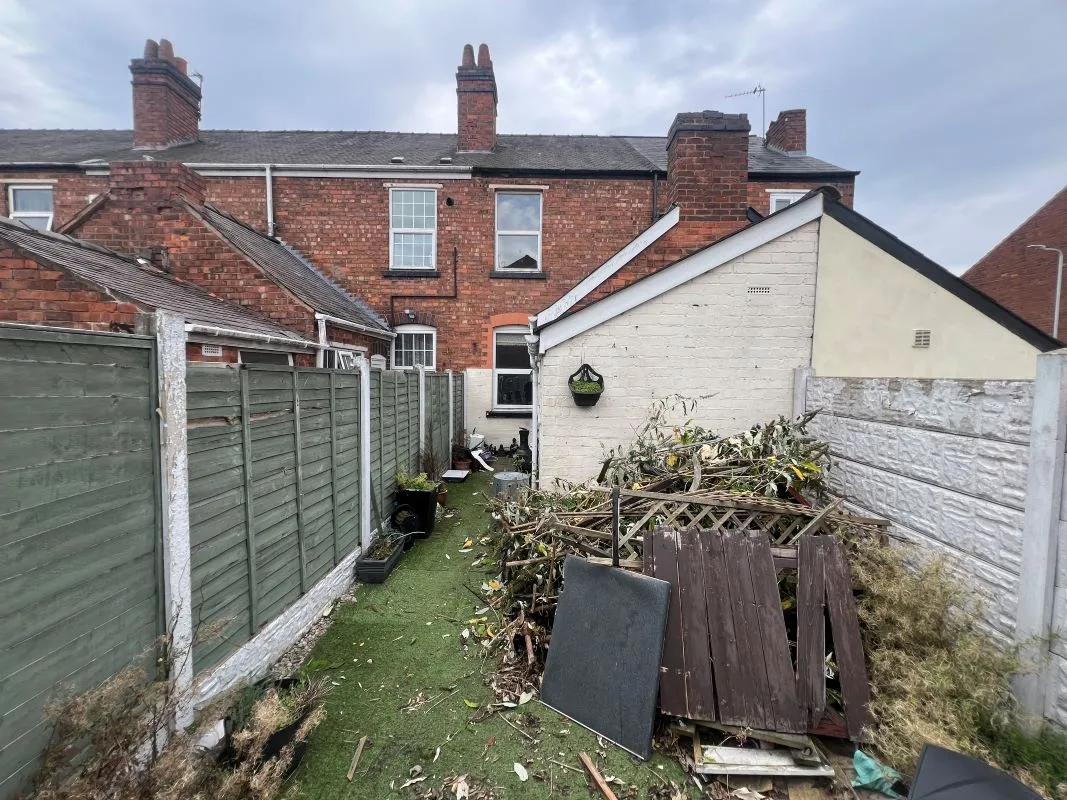 2 bedroom mid terraced property in Bilston