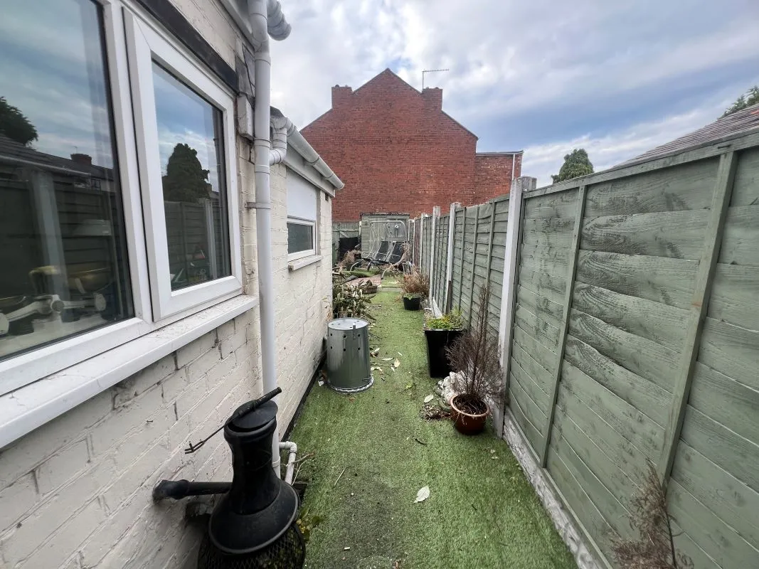 2 bedroom mid terraced property in Bilston