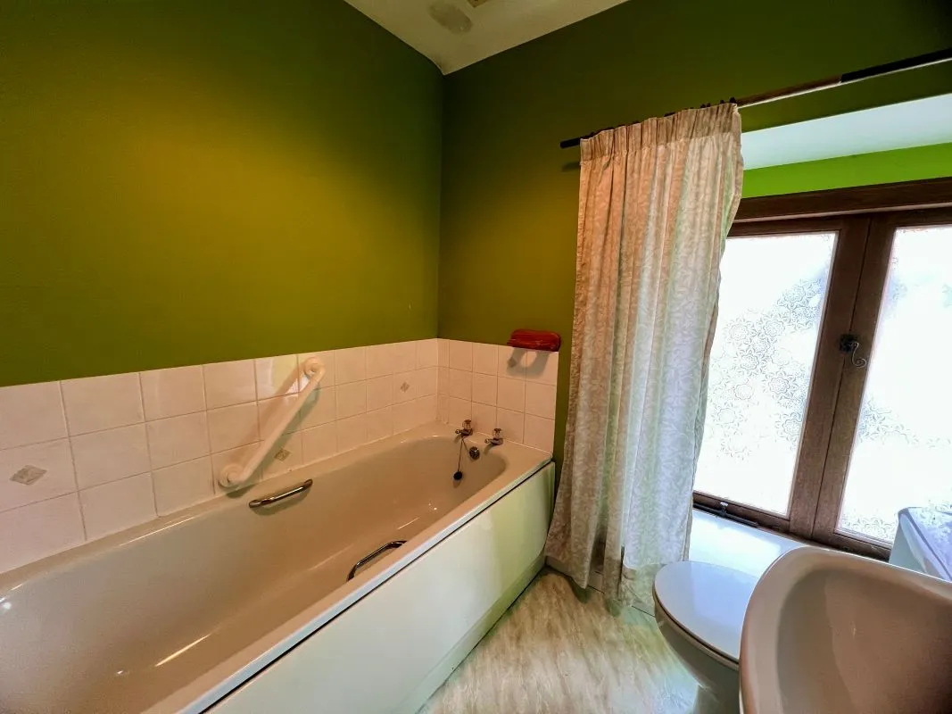 4 bedroom semi detached barn conversion in Salford