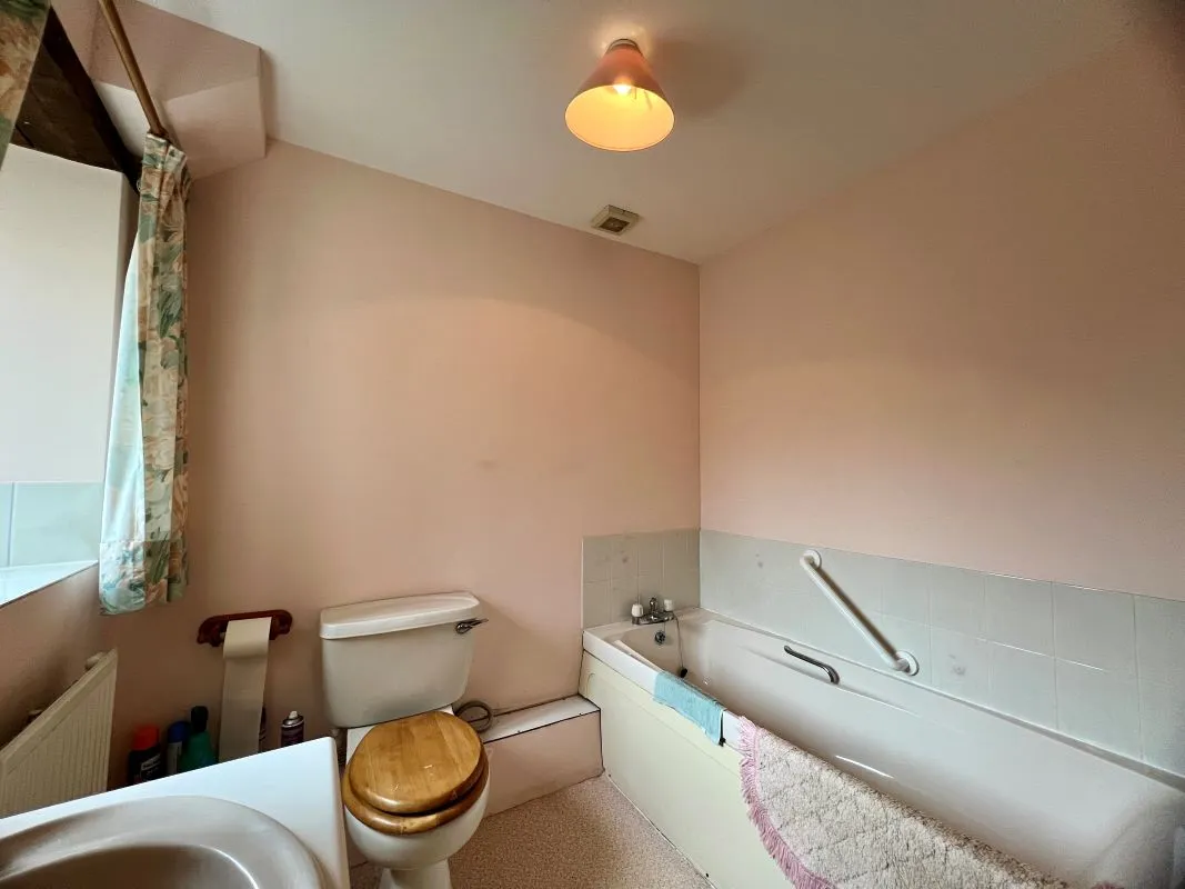 4 bedroom semi detached barn conversion in Salford