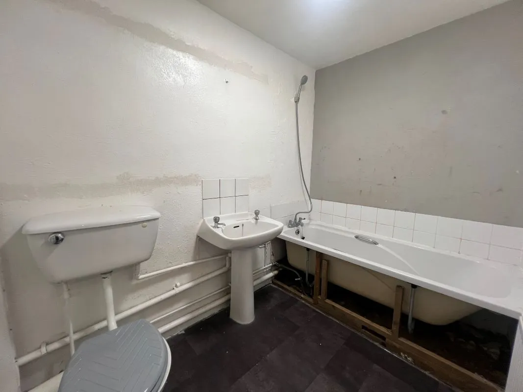 Vacant first floor flat in Cannock