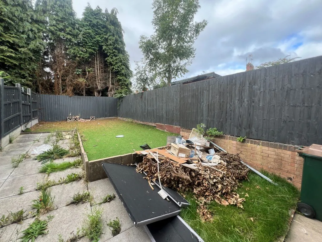 A 2 bedroom end terraced property in Coventry.